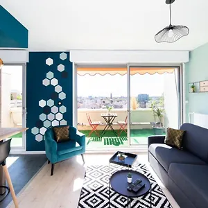 https://la-terrasse-de-gatsby-vue-wow-netflix.midi-pyreneeshotels.com